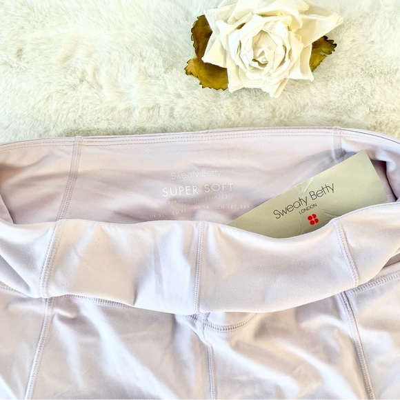 New with tag SWEATY BETTY SUPER SOFT YOGA LEGGING Mistflower Purple Bum sculptin - Picture 3 of 6